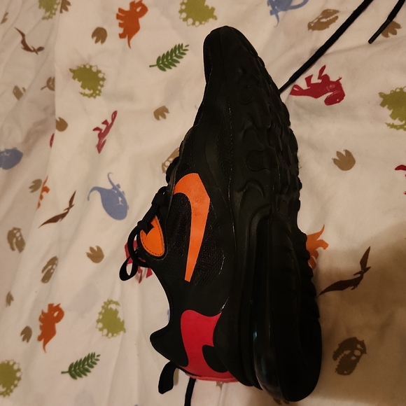 Nike Air Max 270 React - Picture 8 of 11